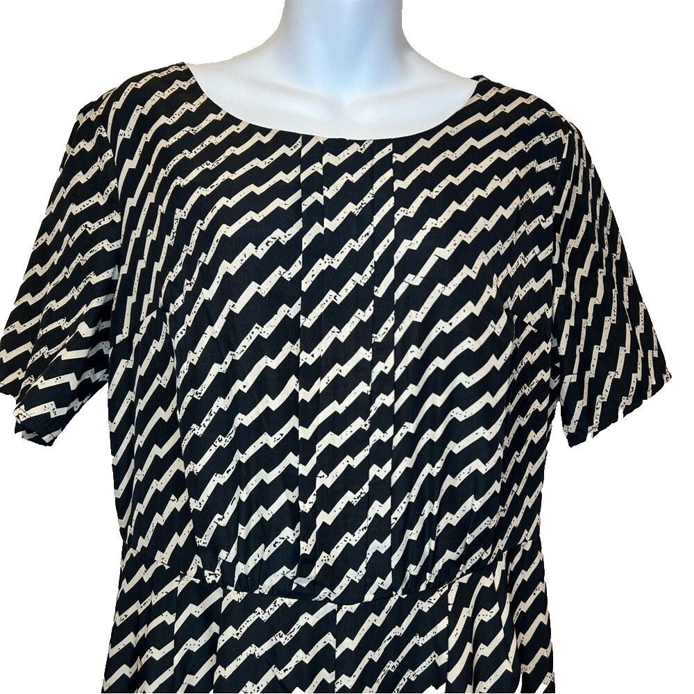 Gianni Bini Geometric Chevron Jumpsuit Sz L Black White Wide Leg Mod - Picture 5 of 11